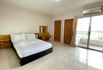 GO INN Suvarnabhumi Airport - Free airport shuttle                                               has Balcony rooms