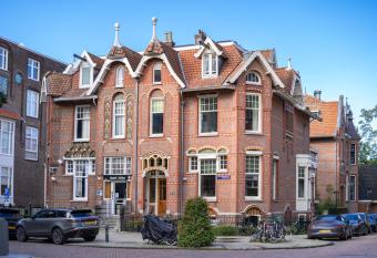 Hotel Atlas Vondelpark allows 18 year olds to book a room