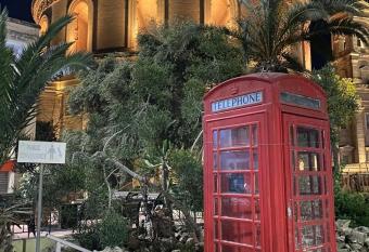 Antique appearance, but modern and comfortable has Smoking/Balcony rooms