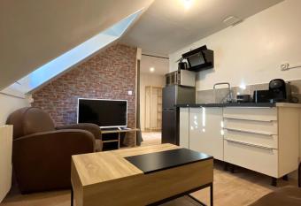 Le studio du square: beauval allows 18 year olds to book a room