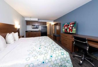 home towne studios has Balcony rooms