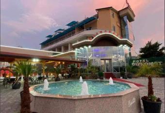 Hotel Diplomat has Balcony rooms