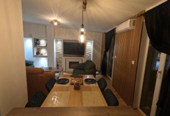 Bella Lux Centar has Balcony rooms