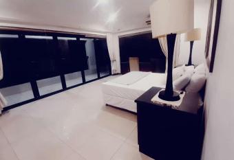 Beach views has rooms with a private hot tub