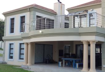 Charis on Beaumont Home has Balcony rooms