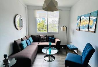 Lindo Apart con Terraza privada allows 18 year olds to book a room