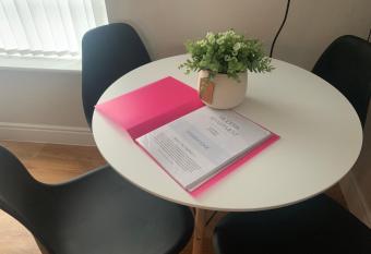 Deluxe Spacious Modern Apartment 2x King Free WiFi & Netflix has Balcony rooms