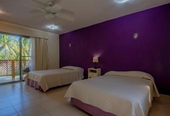 Marysol d10 private beach next to nomads has Balcony rooms