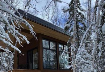 Tani  res MicroChalets Charlevoix allows 18 year olds to book a room