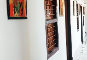 Bhuban mohan guest house allows 18 year olds to book a room