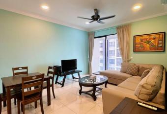 Homely 2BR Heritage D Sara @ Link to MRT, Near Thomson Hospital & Sungai Buloh Hospital has Balcony rooms