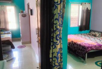 GUEST HOUSE JHARANA has Balcony rooms