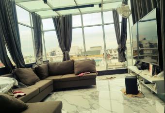 Hamilton has Smoking/Balcony rooms