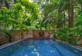 Luxury 4BHK Villa with Private Pool Near Candolim has Balcony rooms
