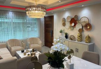 Alma Rosa II moderno apto ideal para la familia allows 18 year olds to book a room