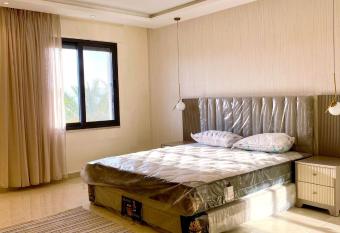 Odeh Residence has rooms with a private hot tub