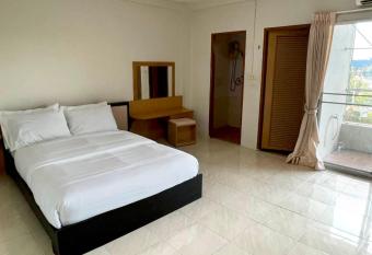 GO INN Suvarnabhumi Airport -                                                                           has Balcony rooms