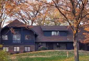 (null) allows 18 year olds to book a room