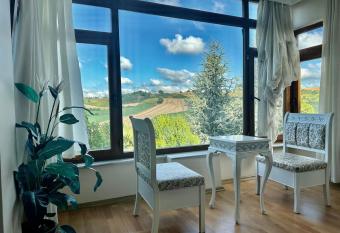 Country house near the airport has Balcony rooms