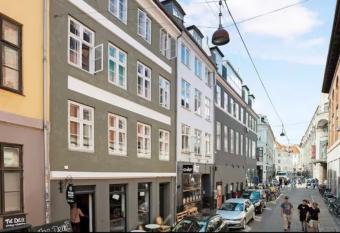 Fantastic studio apartment has Balcony rooms