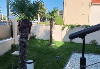 Maison   l  gante et spacieuse has Balcony rooms