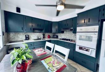 Cozy 2 bedrooms apartment near nyc w/free parking allows 18 year olds to book a room