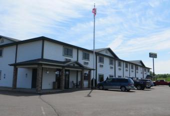 Amerivu Inn And Suites has rooms with a private hot tub