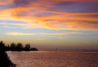 Paradise Sunset has Balcony rooms