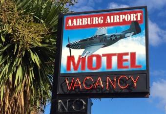 Aarburg Airport Motel has Balcony rooms