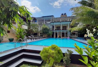 The Lodge Unawatuna has Smoking/Balcony rooms