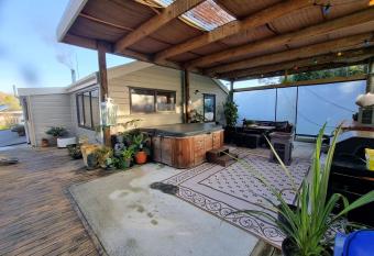 Raven s Rest has rooms with a private hot tub