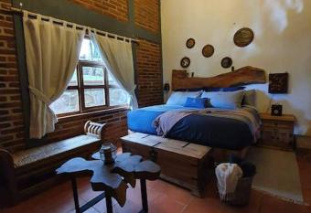 Caba  a Claro de Luna Selene allows 18 year olds to book a room