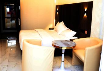 Texas Royal Hotel has Balcony rooms