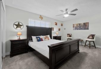 The Texas Pearl allows 18 year olds to book a room