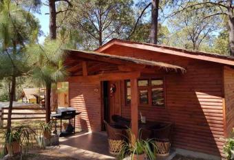 Caba  a Trilliza 1 con Jacuzzi has rooms with a private hot tub