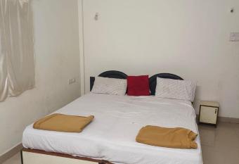 OYO Flagship La Grande Residencya allows 18 year olds to book a room