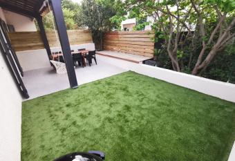 Les maisons de vacances de MARSEILLAN has Balcony rooms