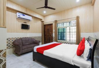 Hotel Chitrarth & Party Lawn has Balcony rooms