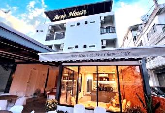 Aree House Poshtel allows 18 year olds to book a room