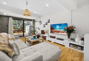 Fern Creek Cottage Berrima has Balcony rooms