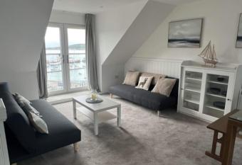 73 George Street. Appartment 3 allows 18 year olds to book a room