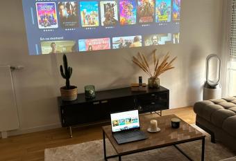 Appartement Deluxe - Plessis-Robinson proche a  roport ORLY- terrasse et parking has Balcony rooms