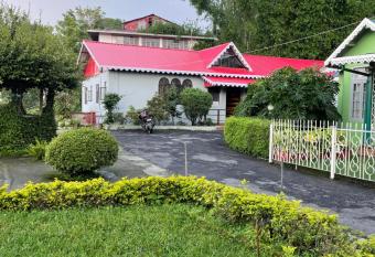 Pineview Homestay has Smoking rooms