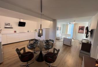 Charmant appartement au look design has Balcony rooms