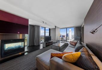 Modern Luxury 17 Floor Panoramic Huge Corner Suite has Balcony rooms