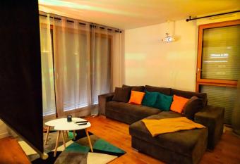 T3 -4 km A  roport Orly-proche T7 has Balcony rooms