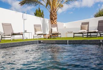 Villa Ernie has Balcony rooms