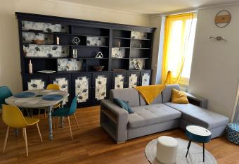 Les Avatars has Balcony rooms