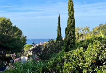 Cabine27 allows 18 year olds to book a room