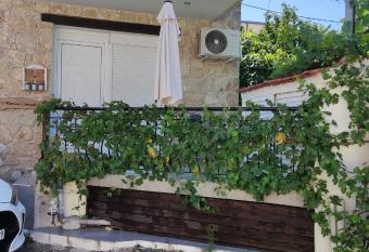 Marizas house 2 has Balcony rooms